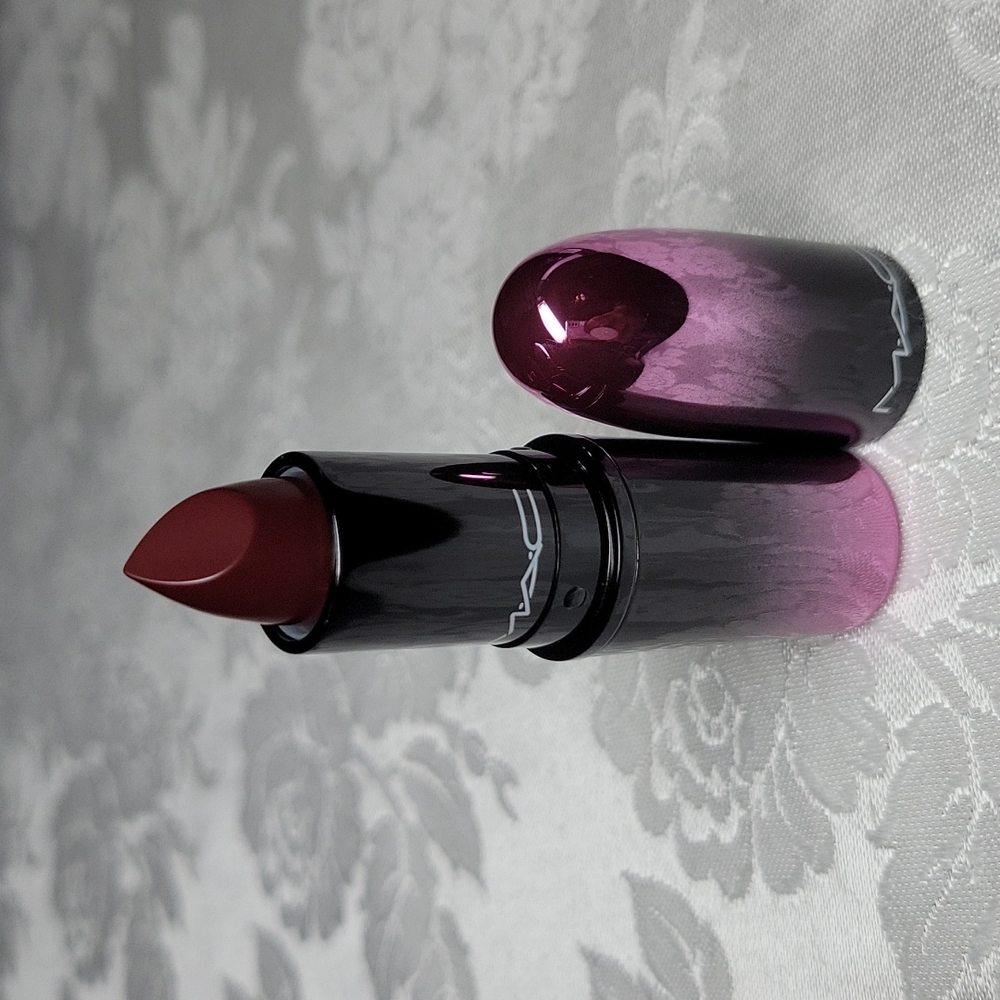 MAC Love Me Lipstick, #410 "La Femme" - Picture 3 of 9